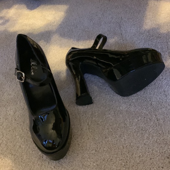 COPY - A show stopper. Black platforms with 5’inch heels brand new! By Ellie si… - Picture 4 of 11